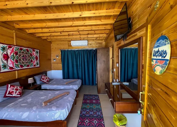 Club Red Hostel *