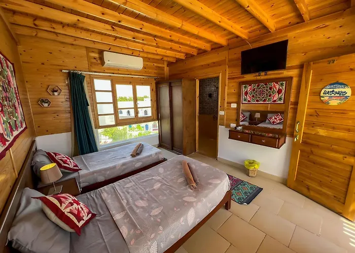Hostel Club Red *
